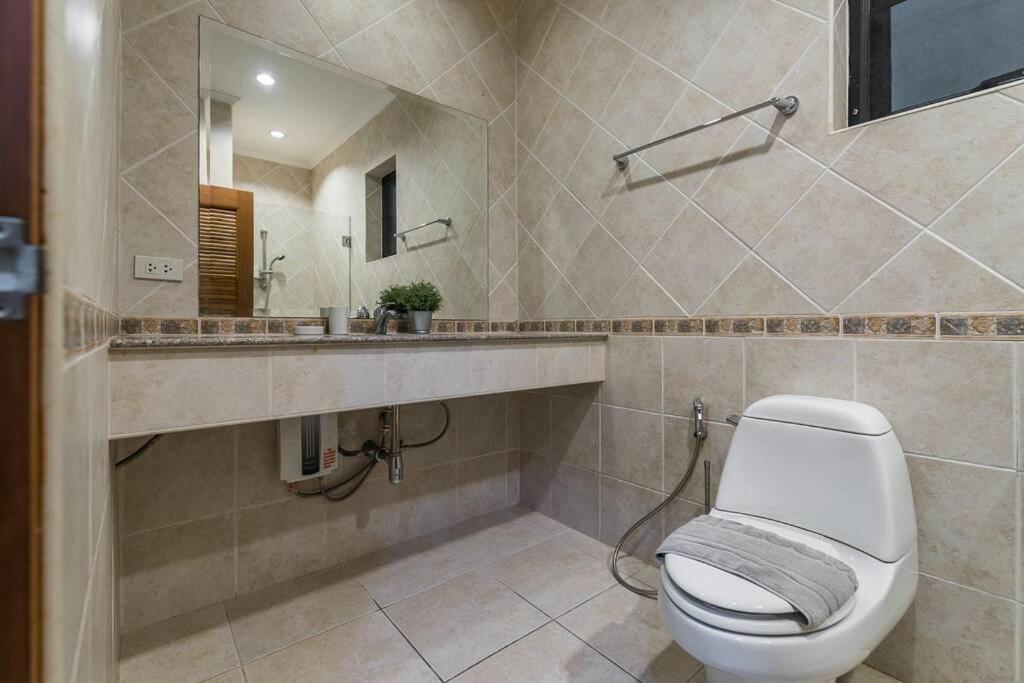 Anb Poolvilla 3Br Walk Private Beach In Pratamnak Pattaya Zewnętrze zdjęcie